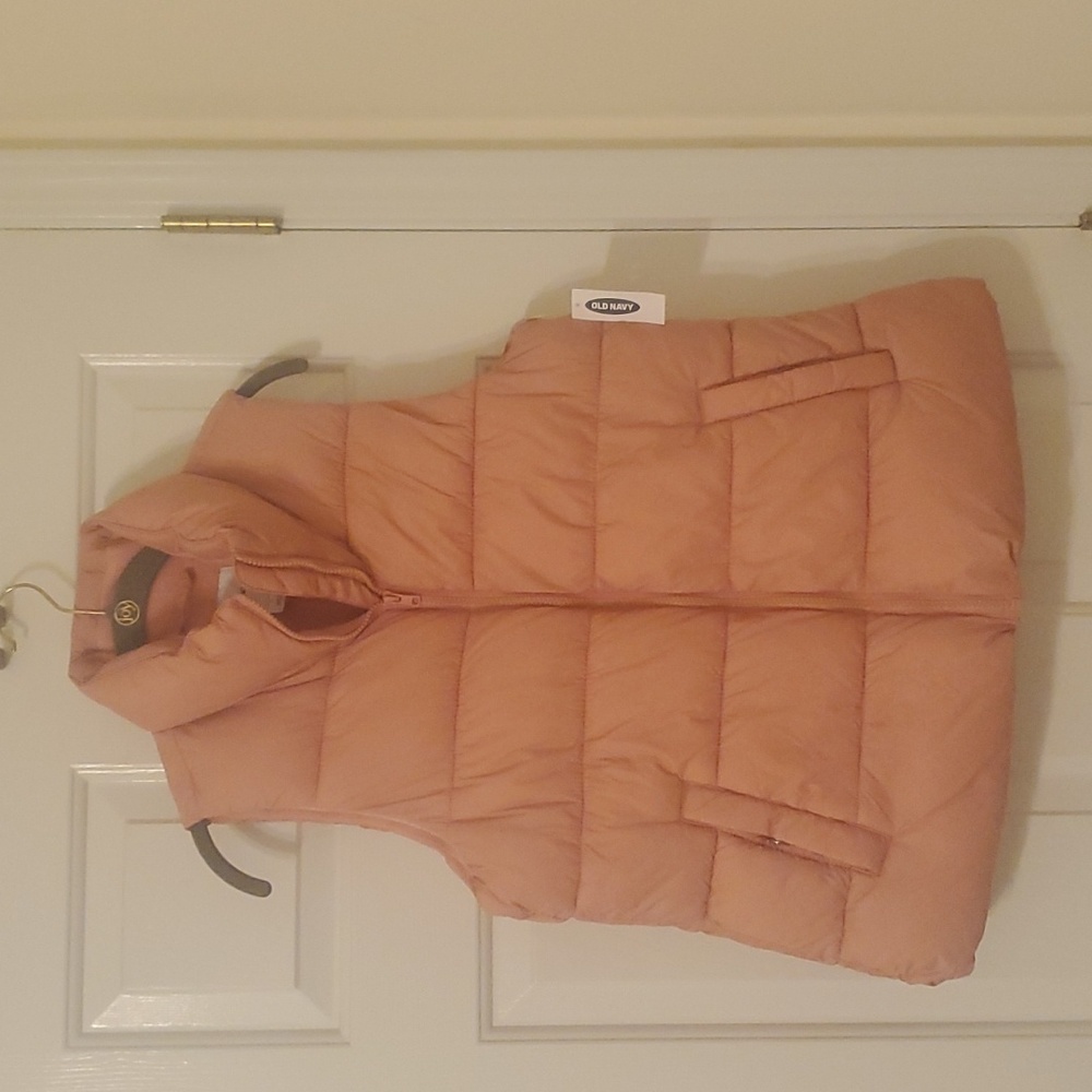 OLD NAVY pink puffer vest 💕